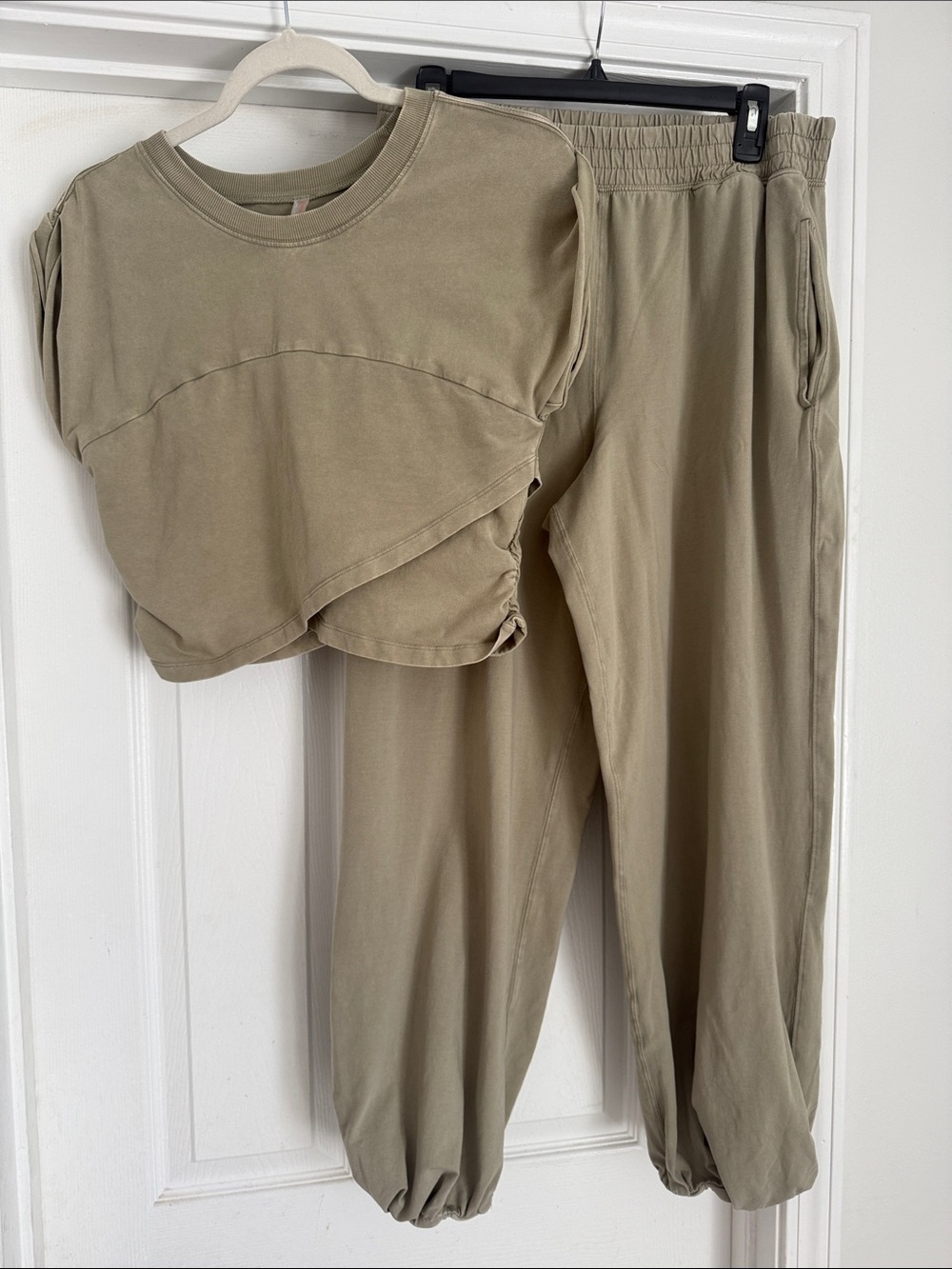 FP Movement Women’s Hot Shot Crossover 2pc set sz L, Sage Green